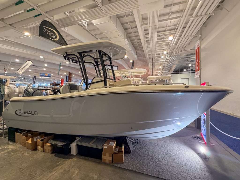 R232 15 - 2026 Robalo R232EX