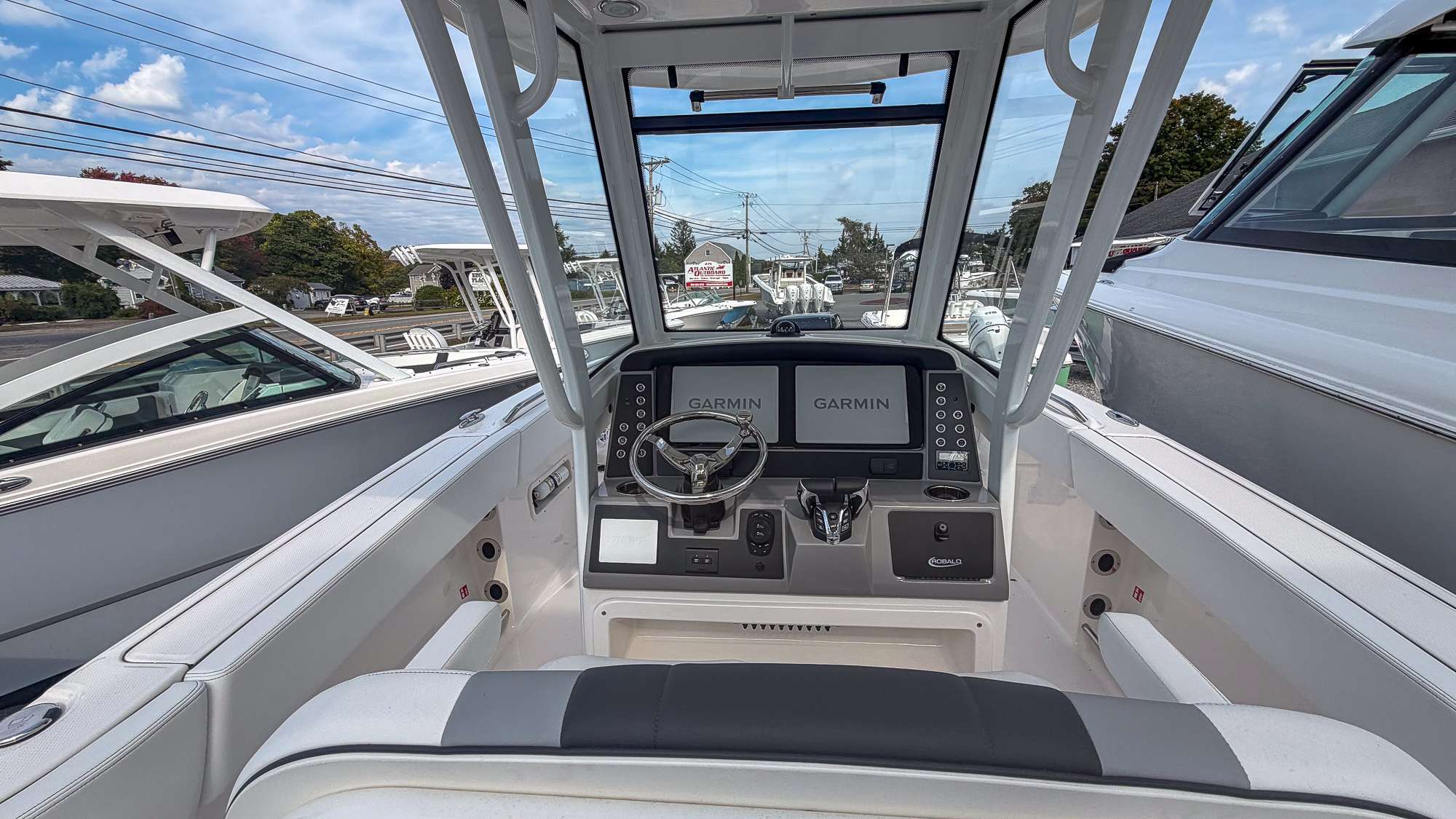 2026 Robalo R250 - Image 4