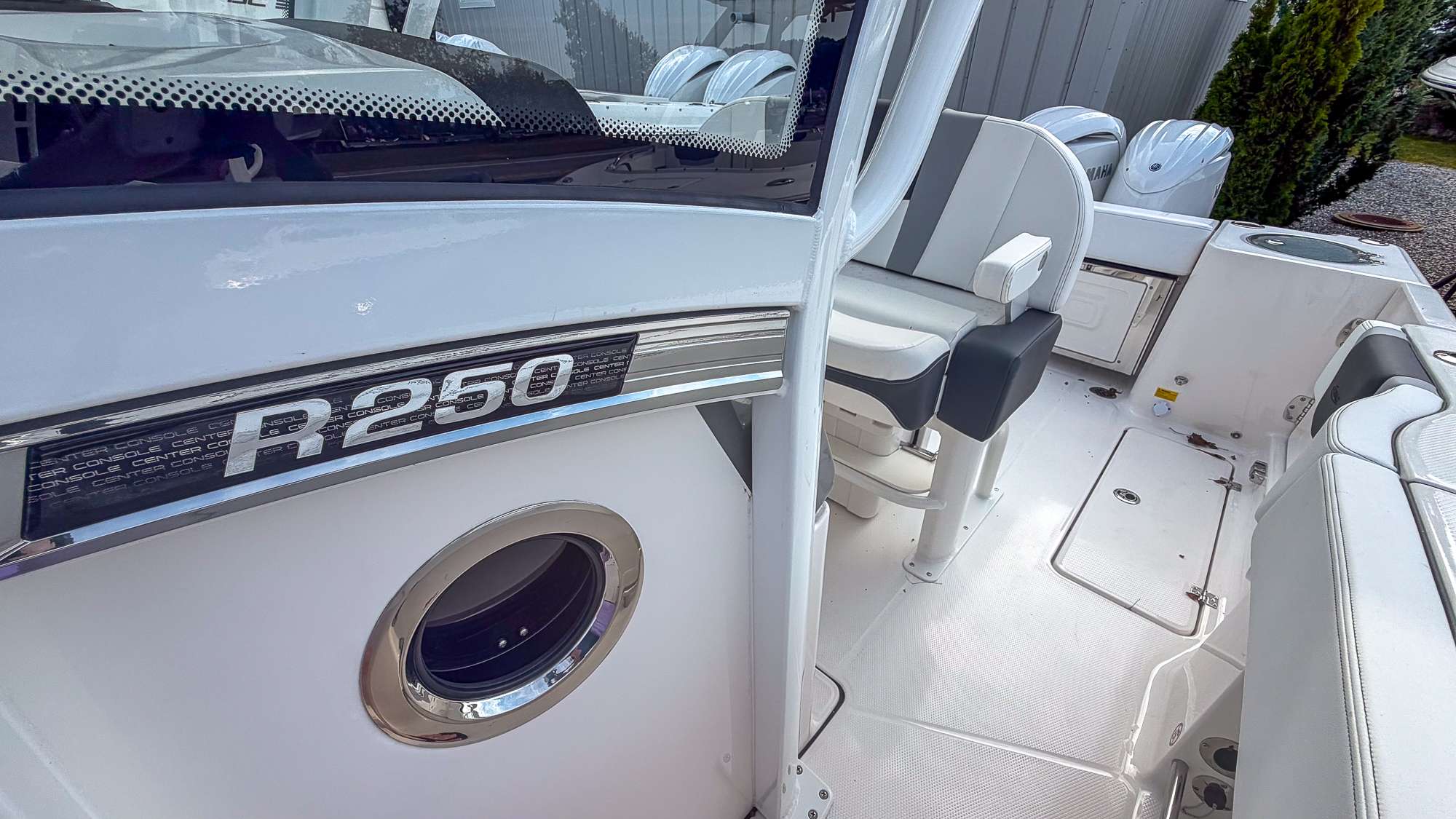 2026 Robalo R250 - Image 6
