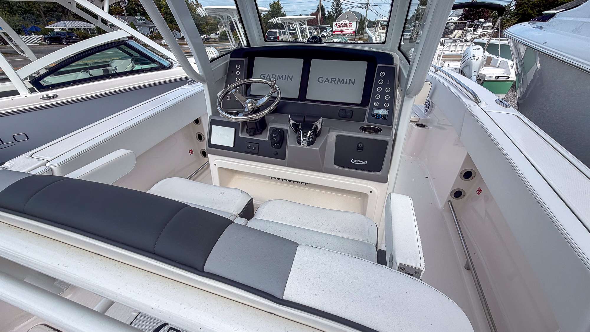 2026 Robalo R250 - Image 9