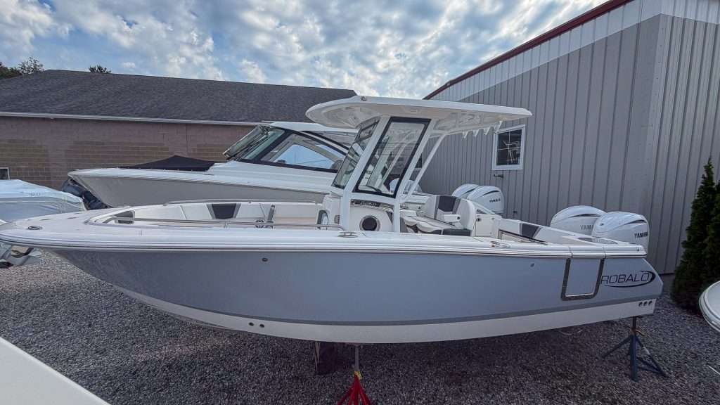 R250 22 - 2026 Robalo R250